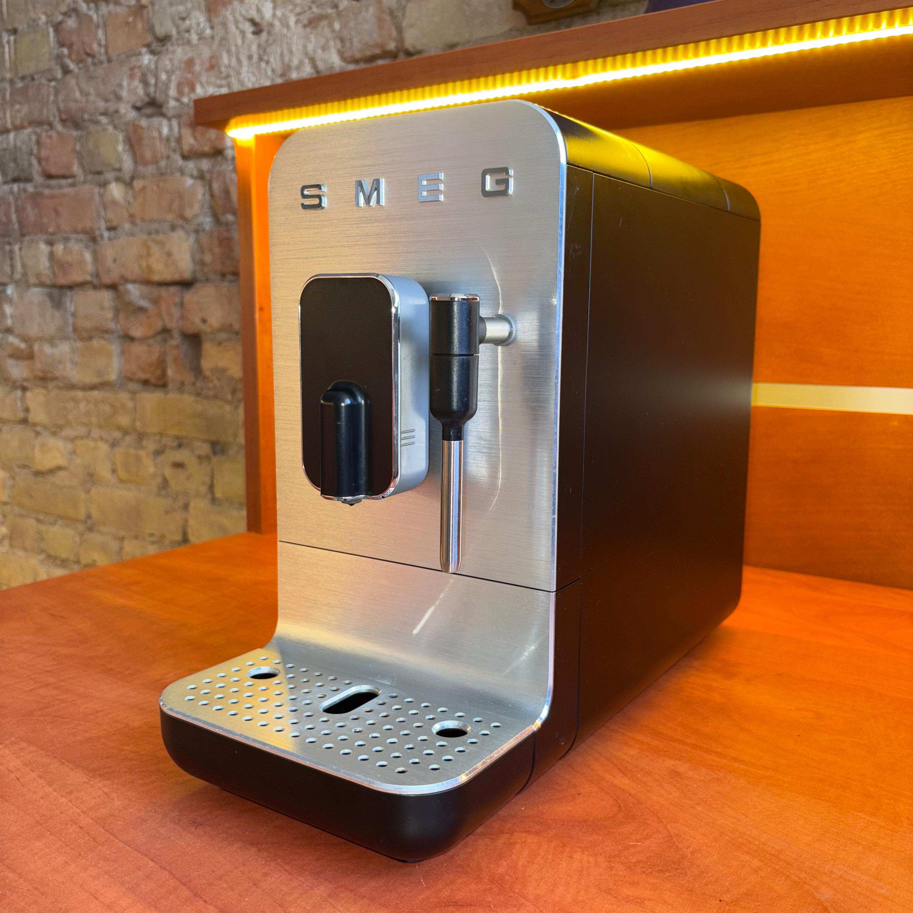 Smeg BCC02BLMEU 320 eu